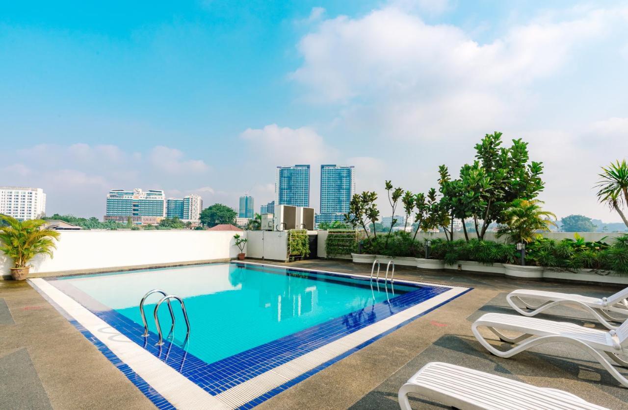 Crystal Crown Hotel Petaling Jaya Exterior foto